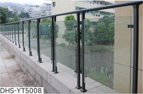 阳台栏杆