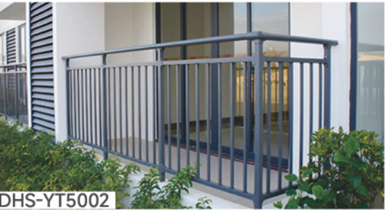阳台栏杆